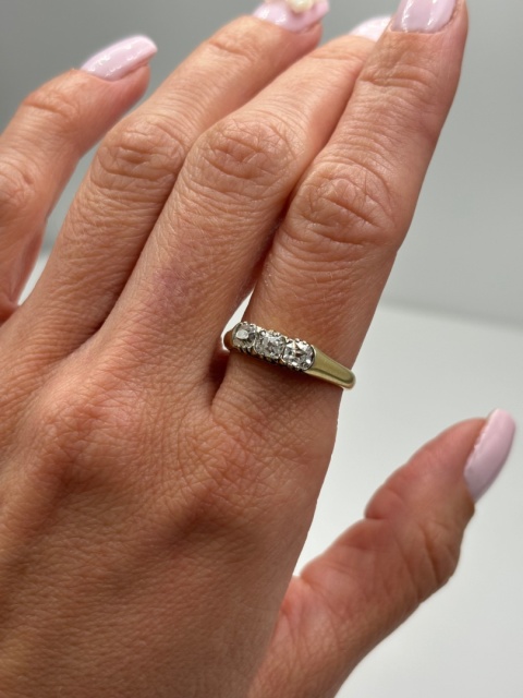 Pierścionek z diamentami 0,75ct