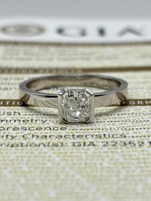 Pierścionek 0,79ct E/VVS2