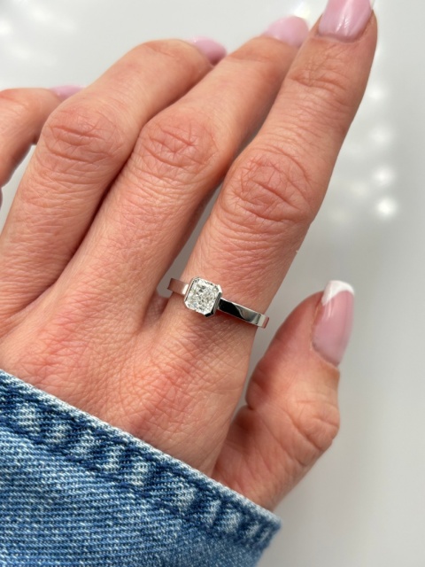 Pierścionek 0,79ct E/VVS2